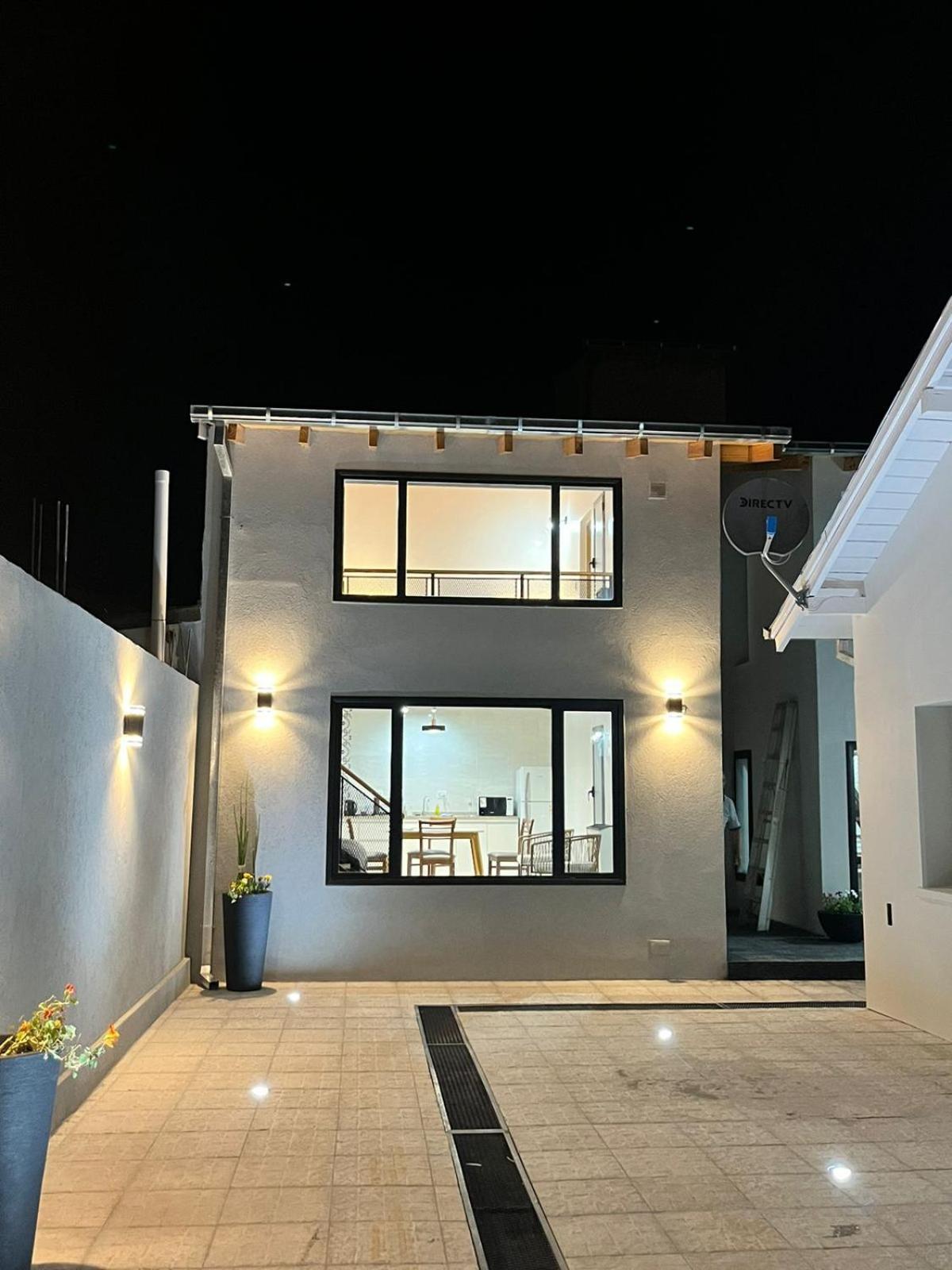 Nelson's Place * Esquel